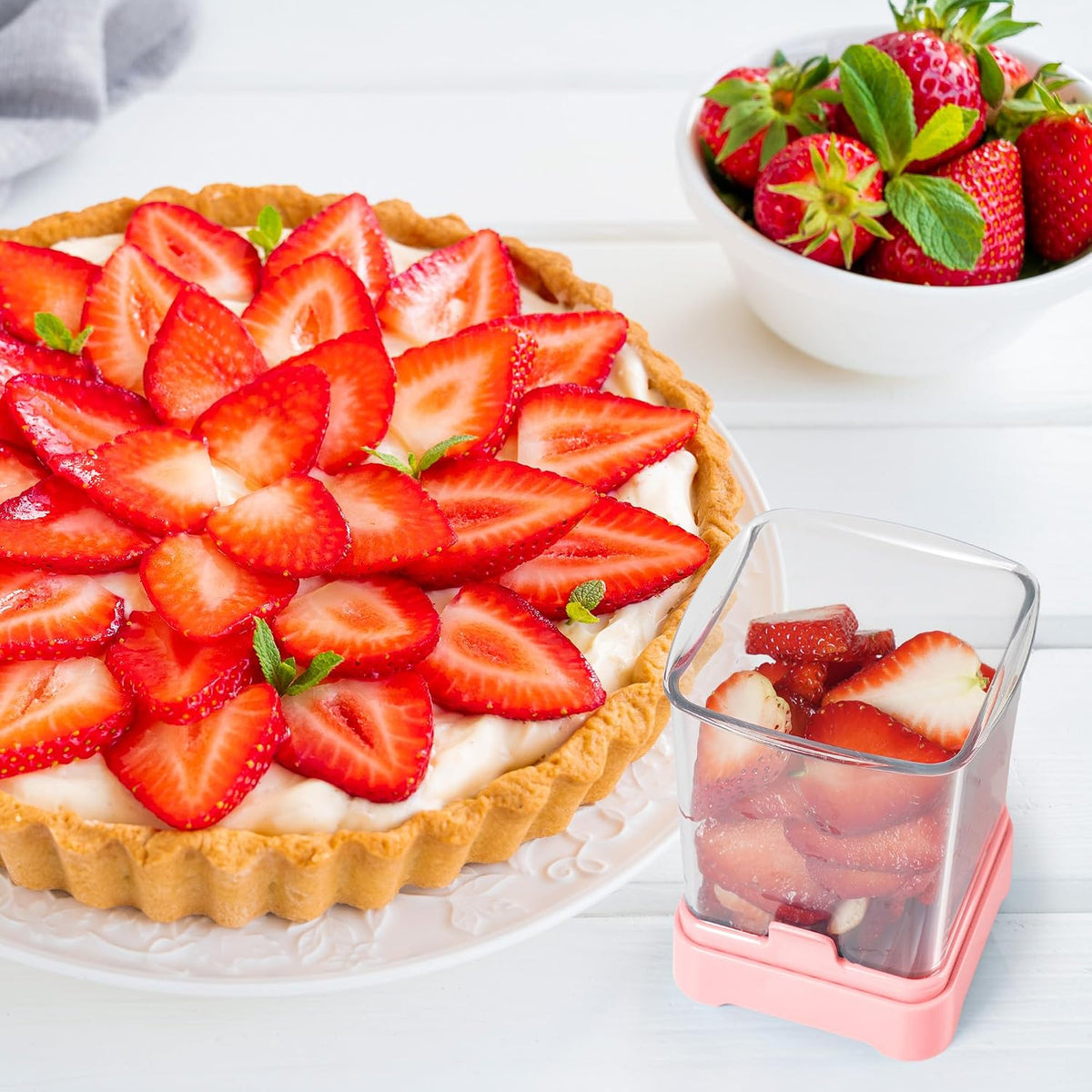 Strawberry Slicer Cup, Fruit Cutter – Quick-Slice, Meal Prep, Pink
