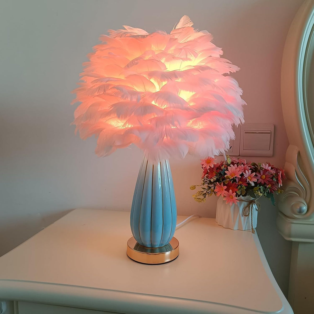 Pink Feather Table Lamp Creative Bedside Feather Lamp Simple Goose Nightstand Light Teen Desk Lighting for Girl Bedroom Living Room Decoration Wedding Romantic Atmosphere