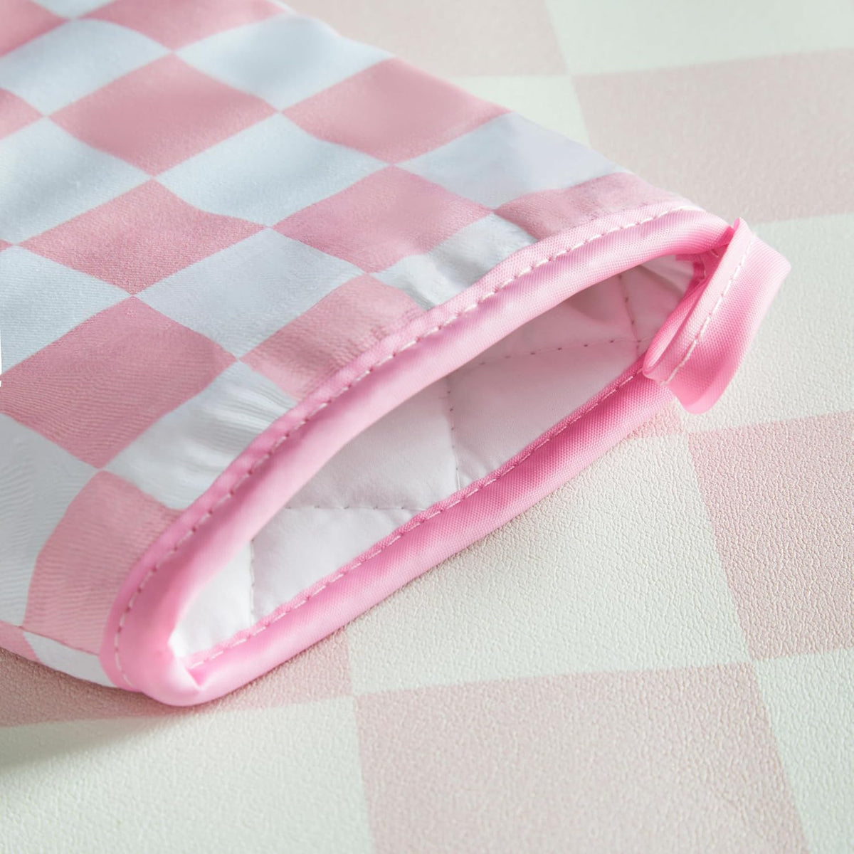 Pink Checkered Oven Mitts Heat Resistant, Vintage Retro Checkerboard Cute Oven Mitts, Non-Slip Silicone Kitchen Gloves 1 Pair 7''x13''