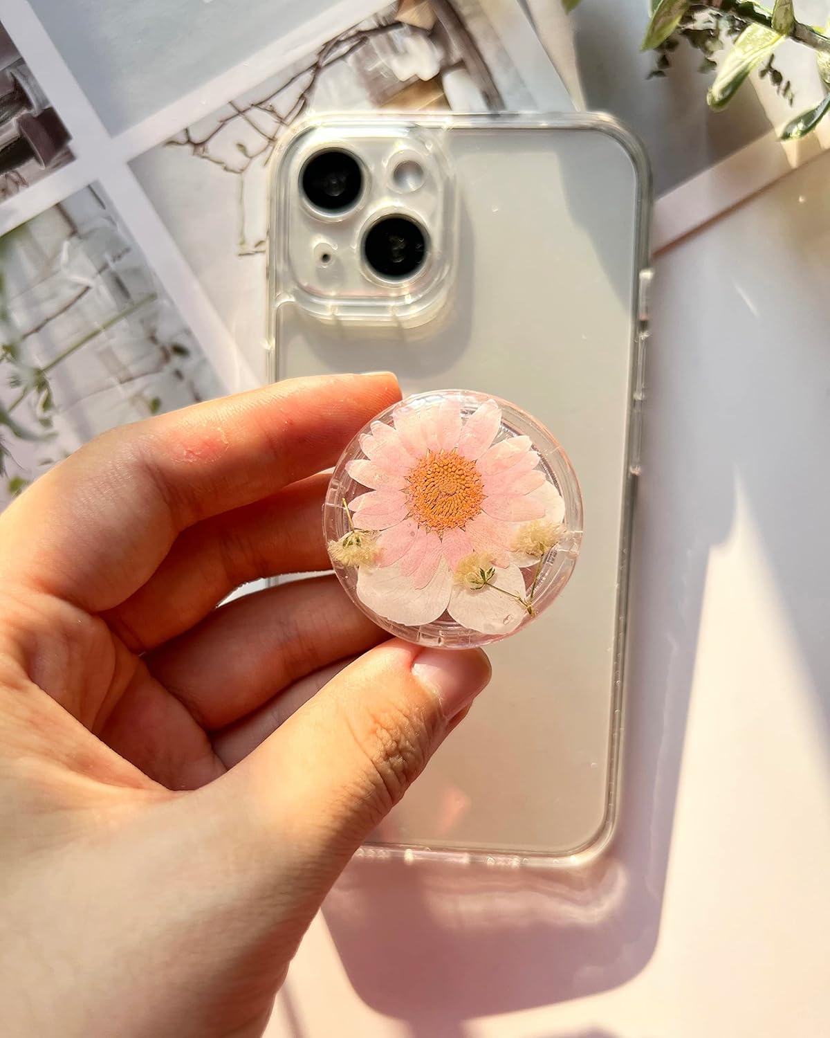 Pressed Pink Daisy Flowers Phone Grip Holder, Expandible Collapsible Transparent Cell Phone Accessory, Dried Natural Flowers Phone Stand, Phone Charms Tablet Support