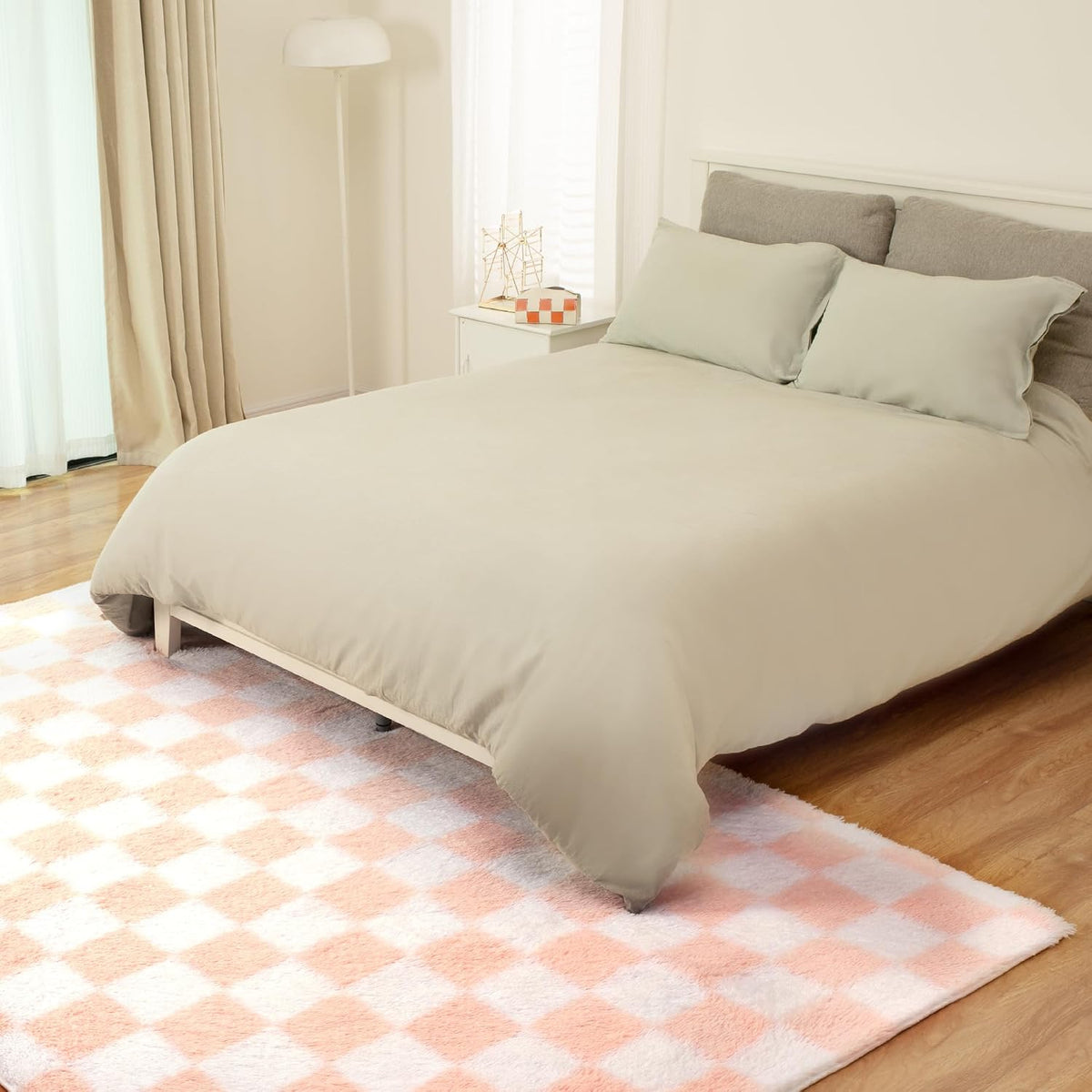 Super Soft Rug for Bedroom, 4x6 Ft Pink and White Area Rug Classic Checkered Shaggy Anti-Skid High Pile Soft Fluffy Rug Fuzzy Carpet for Living Room Bedroom Kids Room Nursery, Dorm Home Decor