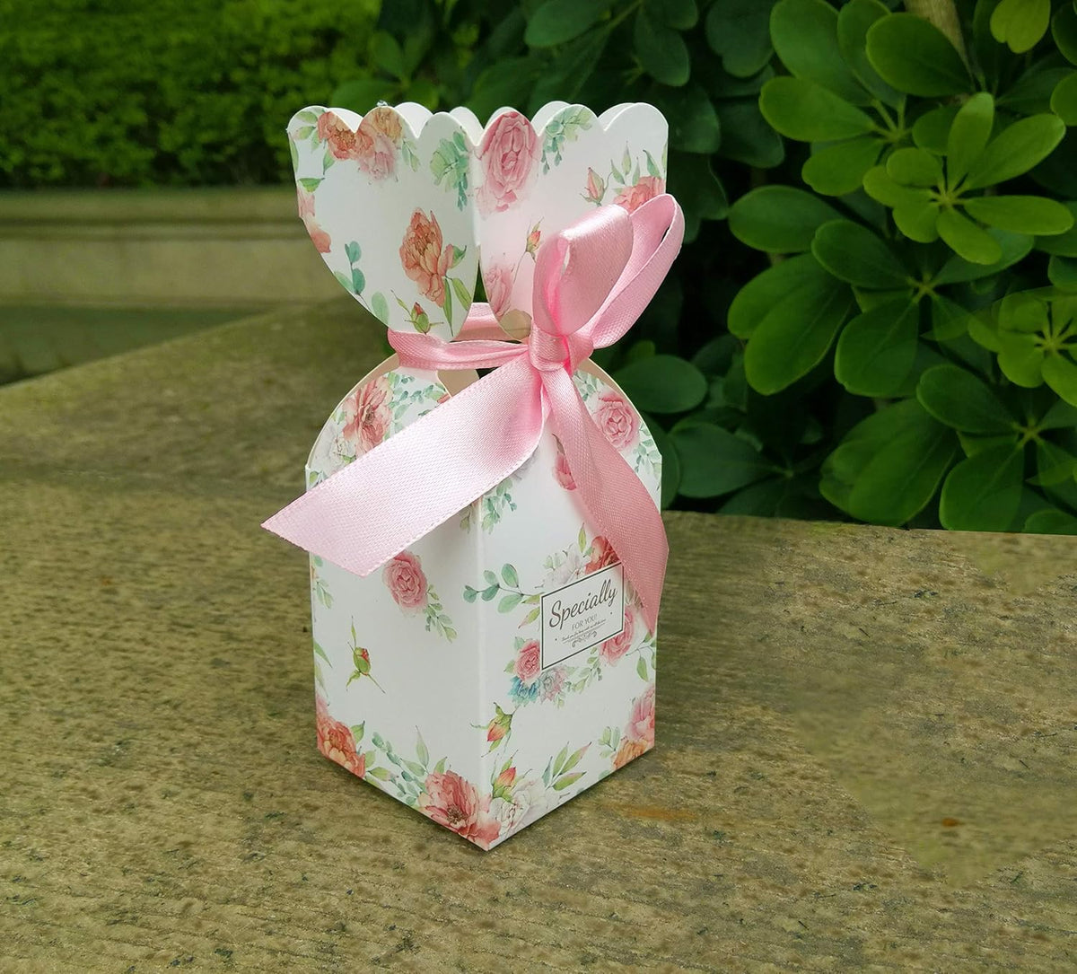 50 Pcs Floral Pattern Candy Boxes Wedding Birthday Party Favor Gift Box with 50pcs Light Pink Ribbon