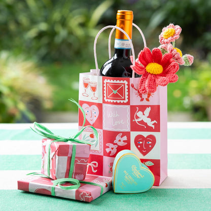 Talking Tables Strong Paper Gift Bag for Valentines Day, Mothers Day, Galantines, Baby Showers, Pretty Gift Bag with handle for Romantic Gifting Wedding Presents Party Favours 9.8 Inches