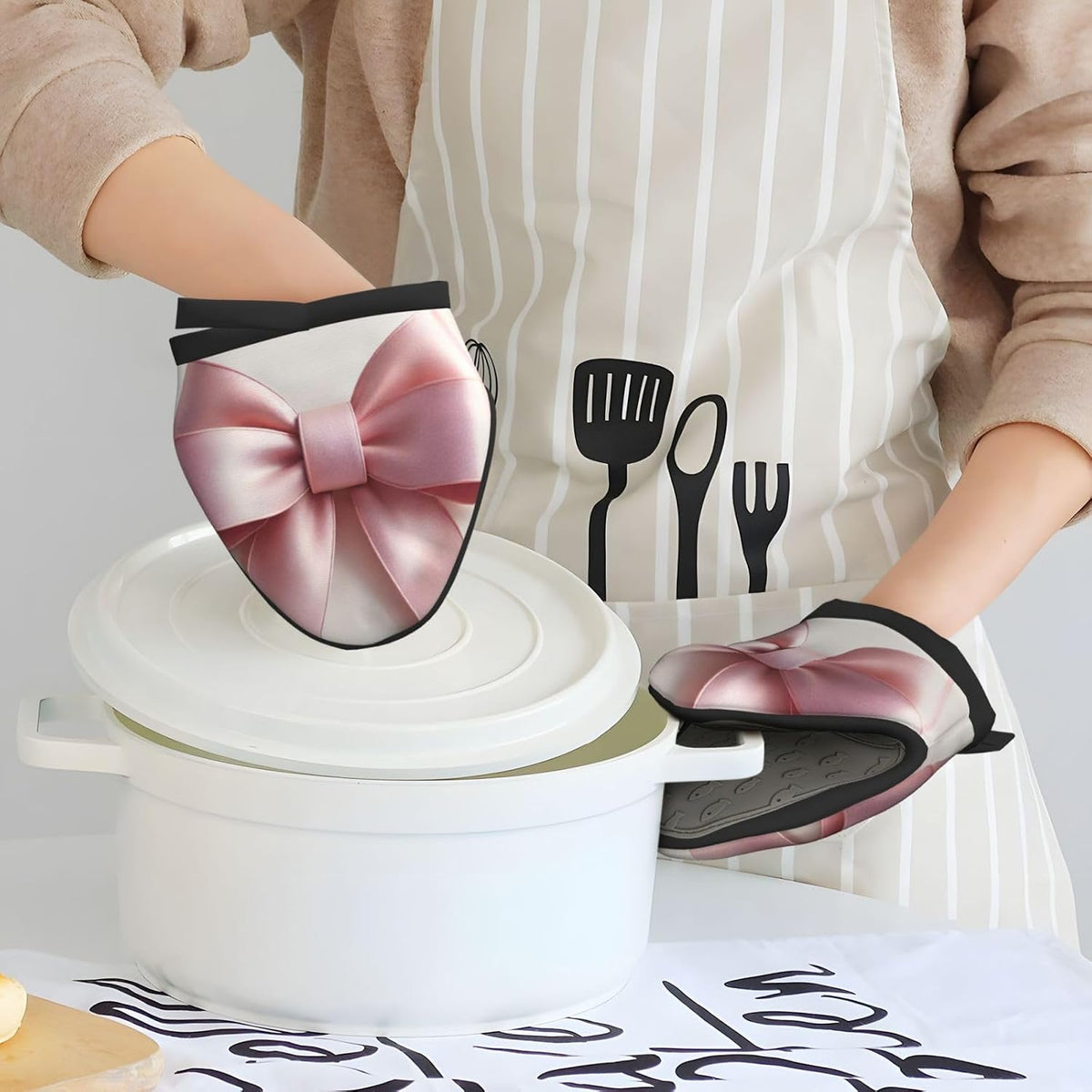 Pink Bow Mini Oven Mitts Non-Slip Silicone Grips Heat Resistant Kitchen Gloves for Cooking & Baking 5.9"x5.9"