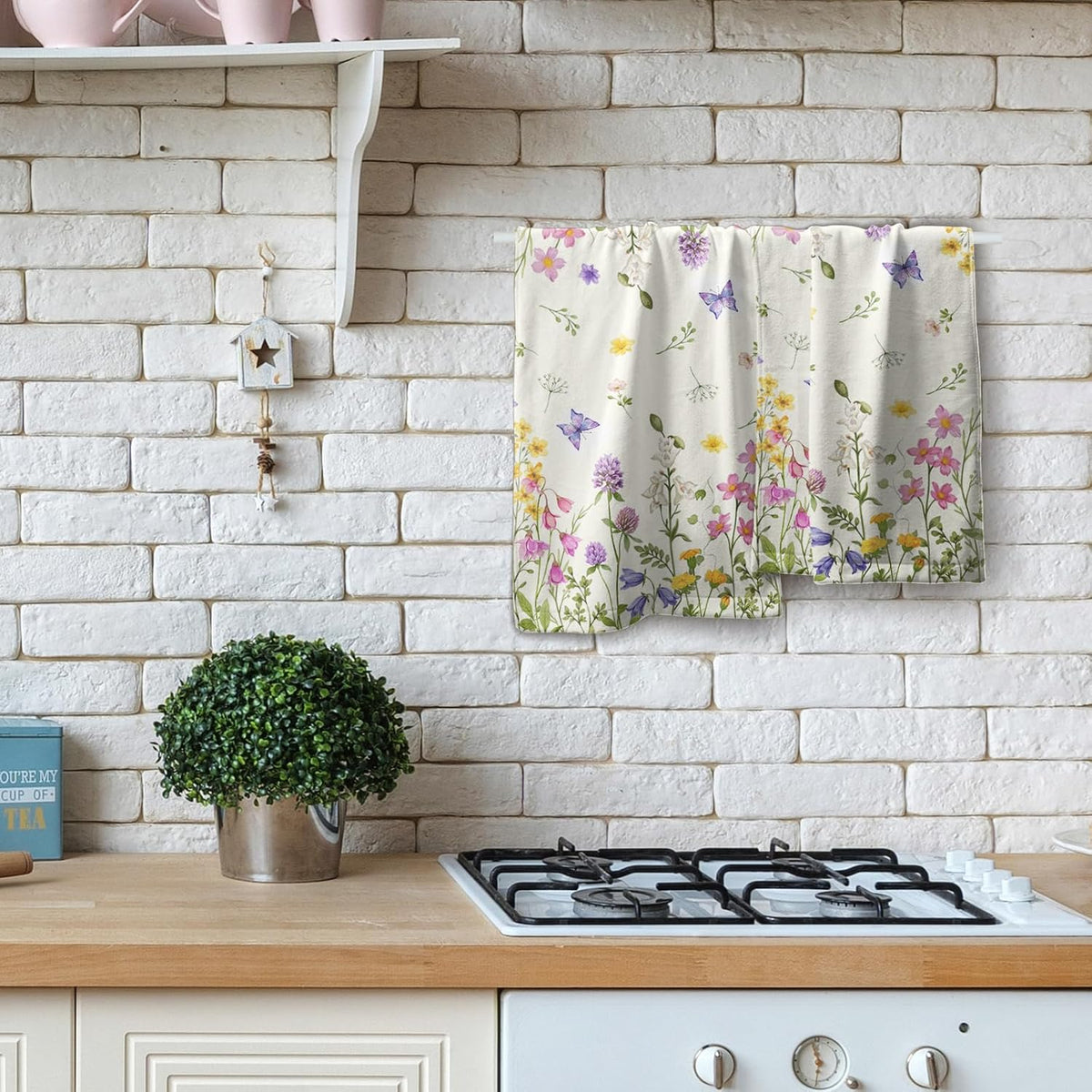 Spring Green Floral and Butterfly Hand Bath Towel Set of 2 Soft Absorbent Wildflower Flowers Print Dishtowel Pink Purple Flowers Tea Towels Cooking Wash Cloth for Kitchen Bar Gym Spa Decor 14x28 Inch