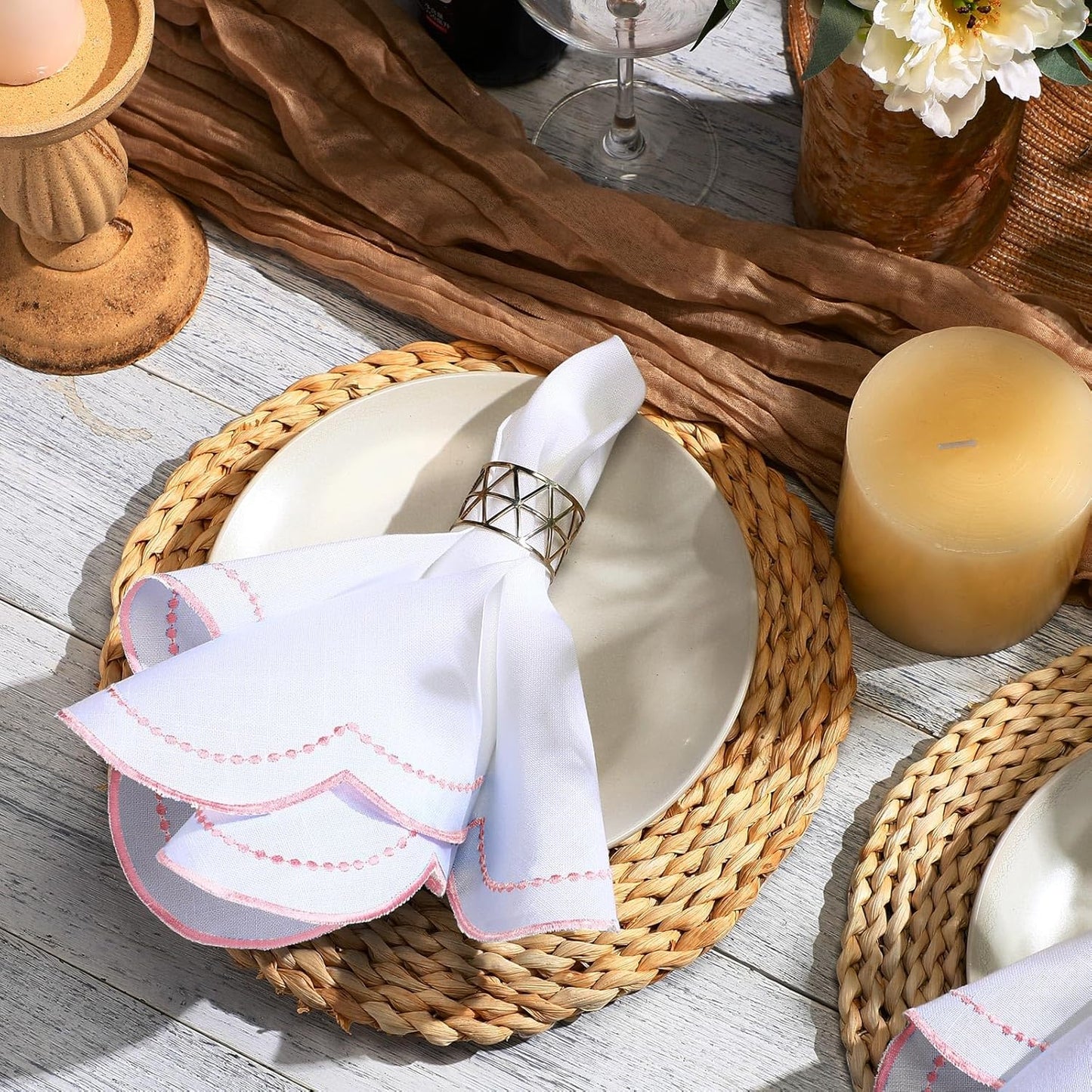 Hahafelt 6 Set Cloth Napkins 18x18inches Scalloped Embroidery Cloth Napkins Washable Polyester Table Dinner for Hotel Restaurant Weddings Events Parties (Light Pink)