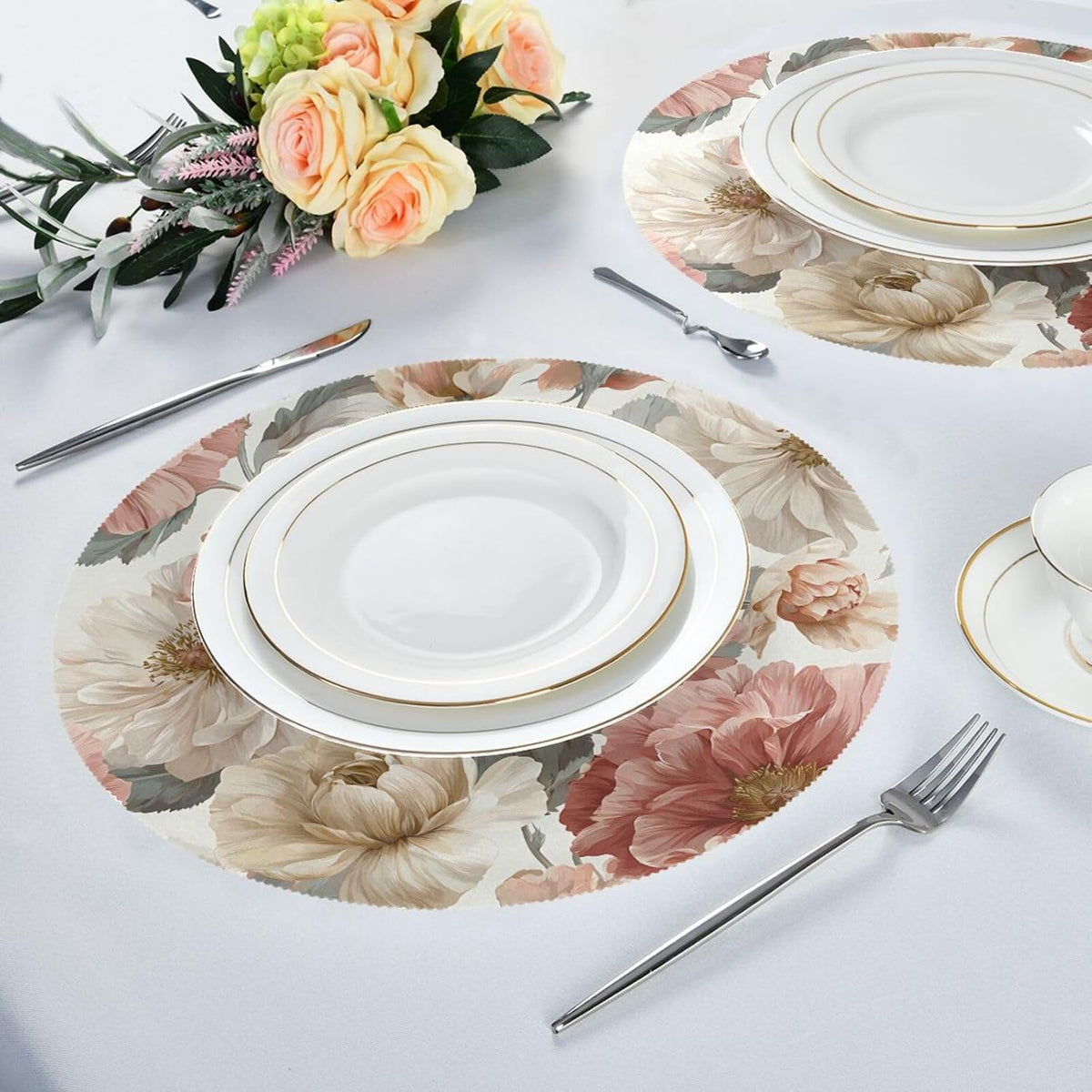 xmyzcd Round Placemats Set of 4, Vintage Floral Pattern in Pastel Pinkish and Peach Place Mats Washable Table Mats for Kitchen Dining Table Heat Insulation 15.4 Inch