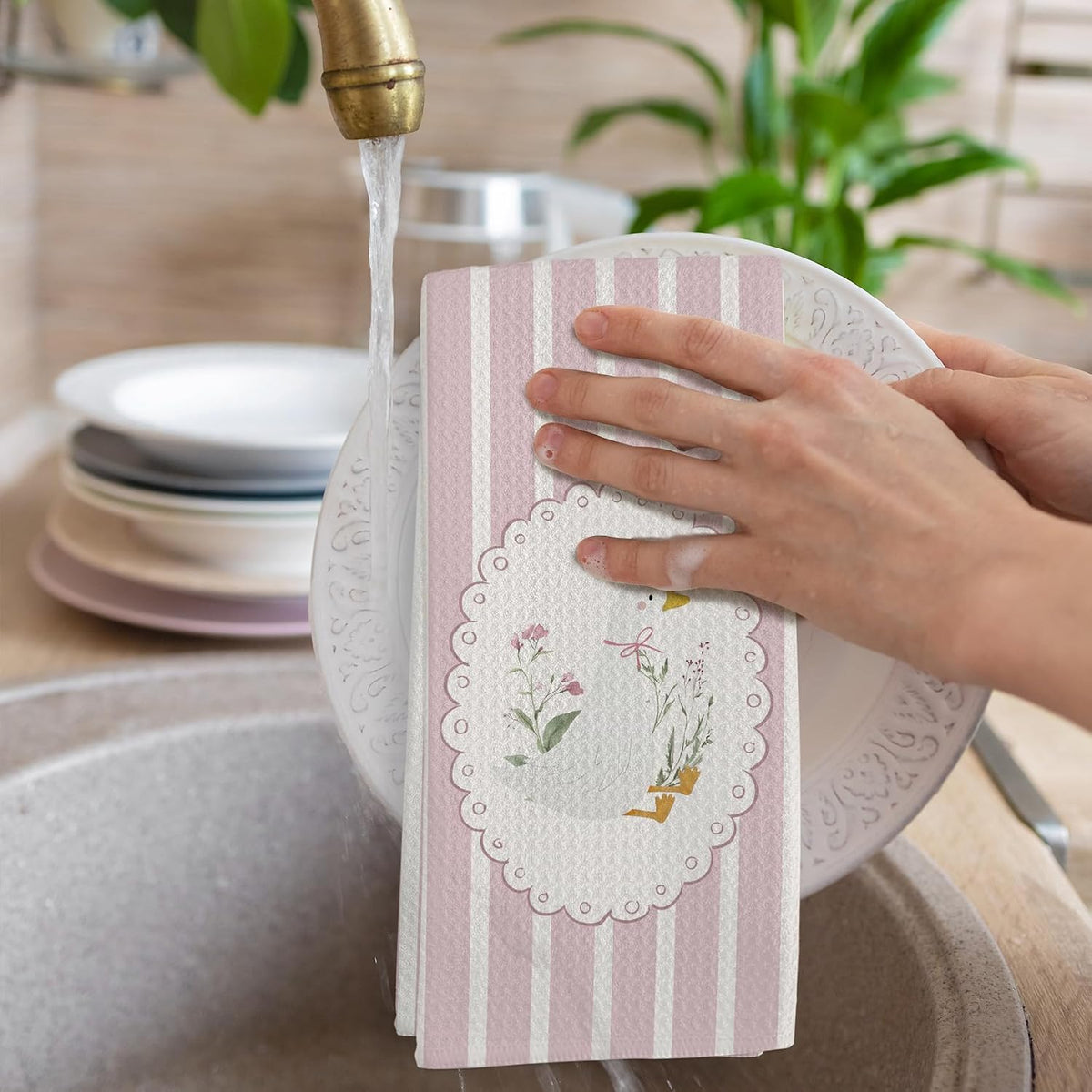 Goose Kitchen Towels, Goose Nursery Room Decor, Pink Cute Geese Dish Tea Towels for Kitchen Nursery, Coquette Preppy Geese Decorative Hand Towel for Bathroom Girls Room, 16x24 Inch