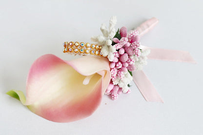 Handmade Calla Lily Groom Groomsman Boutonniere with Pins Set of 8, Calla Lily Boutonniere Men Wedding for Wedding Party Prom Event Ceremony Anniversary (Peach Pink,8PCS)