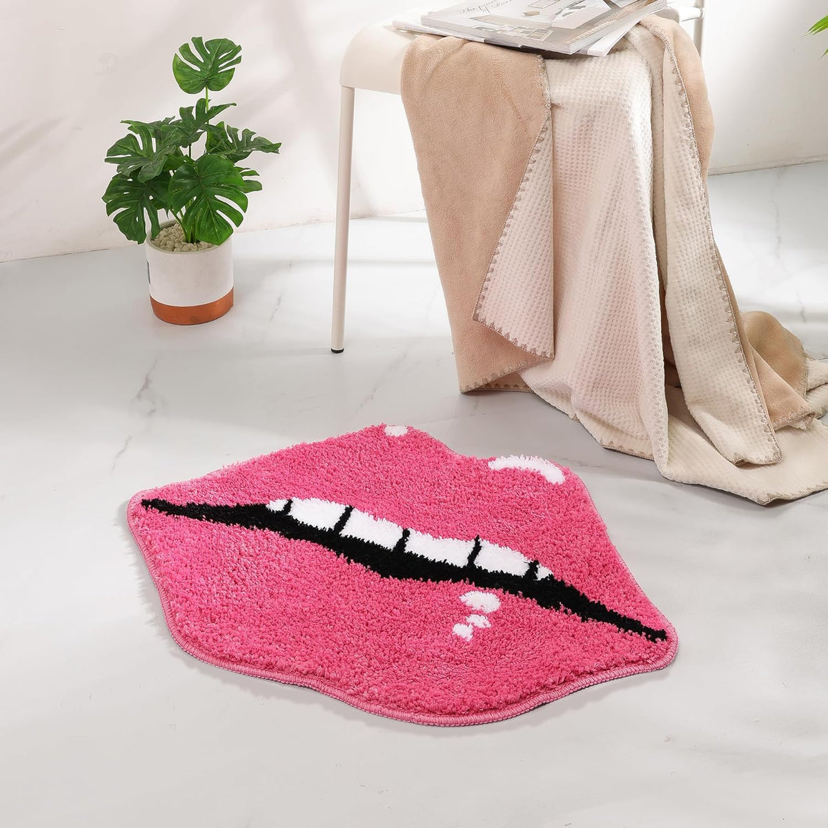 Pink Bathroom Rugs, Cute Lips Bath Mat Non Slip Lips Shaped Absorbent Bathtub Rug Bathroom Plush Shower Rugs.
