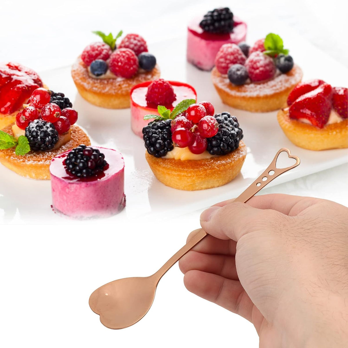 2Pcs Stainless Steel Dessert Spoons, Heart Shaped Spoon for Ice Cream Cake and Fruit, Mirror Polished Food Grade Utensils, Practical Tableware for Daily Use (Pink Gold)