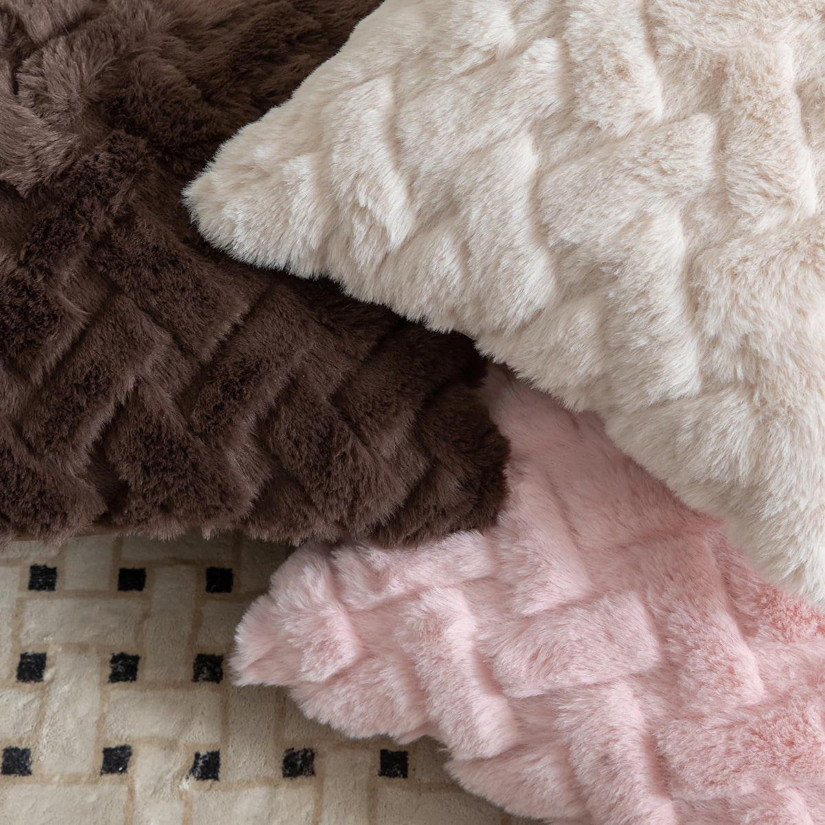 Set of 2 Decorative Throw Pillow Covers Thick Plush Wool Throw Pillows Super Soft Luxury Faux Rabbit Fur Velvet Cushion Covers for Couch Sofa Bed Living Room 18x18 Inch Pink