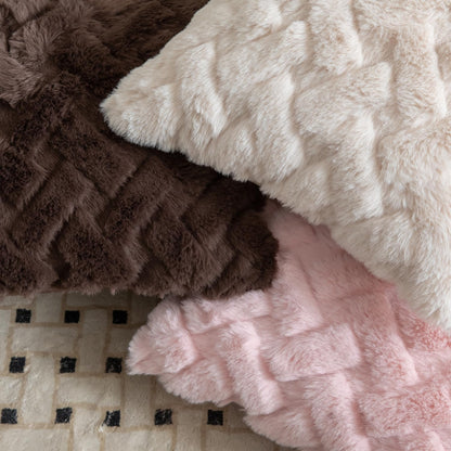 Set of 2 Decorative Throw Pillow Covers Thick Plush Wool Throw Pillows Super Soft Luxury Faux Rabbit Fur Velvet Cushion Covers for Couch Sofa Bed Living Room 18x18 Inch Pink