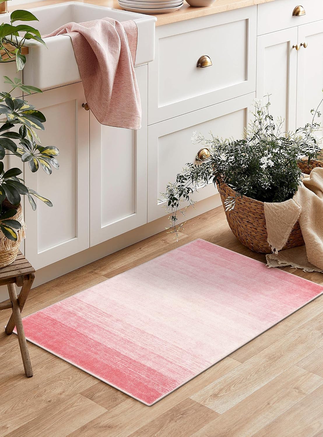 Modern Ombre Small Rug, 2x3 Pink Bathroom Rugs, Contemporary Kitchen Rugs and Mats Washable, Non-Slip Soft Gradient Bedroom Accent Throw Floor Carpet for Bedside Bath Dorm (Pink, 2'x3')