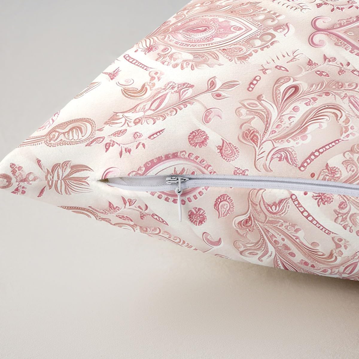Victorian Style Pillow Covers 20x20 Inch Set of 2 3D Pink Beige Retro Floral Pillow Cases for Girls Teens Adults Women Dreamy European Style Flowers Print Cushion Covers for Living Room Couch