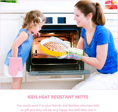 2 Pcs Kids Oven Mitts - Pink Checkered Play Kitchen Heat Resistant Baking Gloves for Toddlers Microwave Mini Cooking Mittens for Small Hands Girls Boys BBQ Grilling 17 x 12 Cm