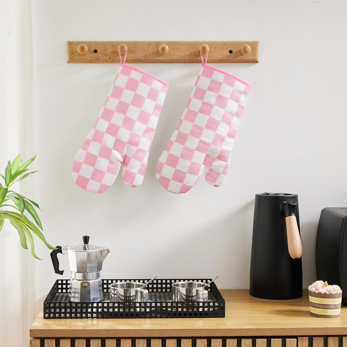 Pink Checkered Oven Mitts Heat Resistant, Vintage Retro Checkerboard Cute Oven Mitts, Non-Slip Silicone Kitchen Gloves 1 Pair 7''x13''