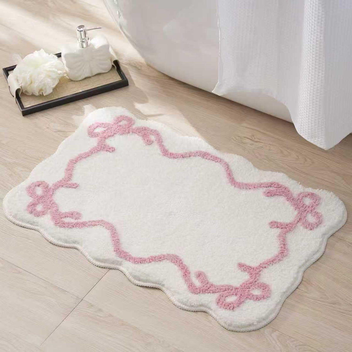 Bow Bath Mat with Scalloped Edge Pink