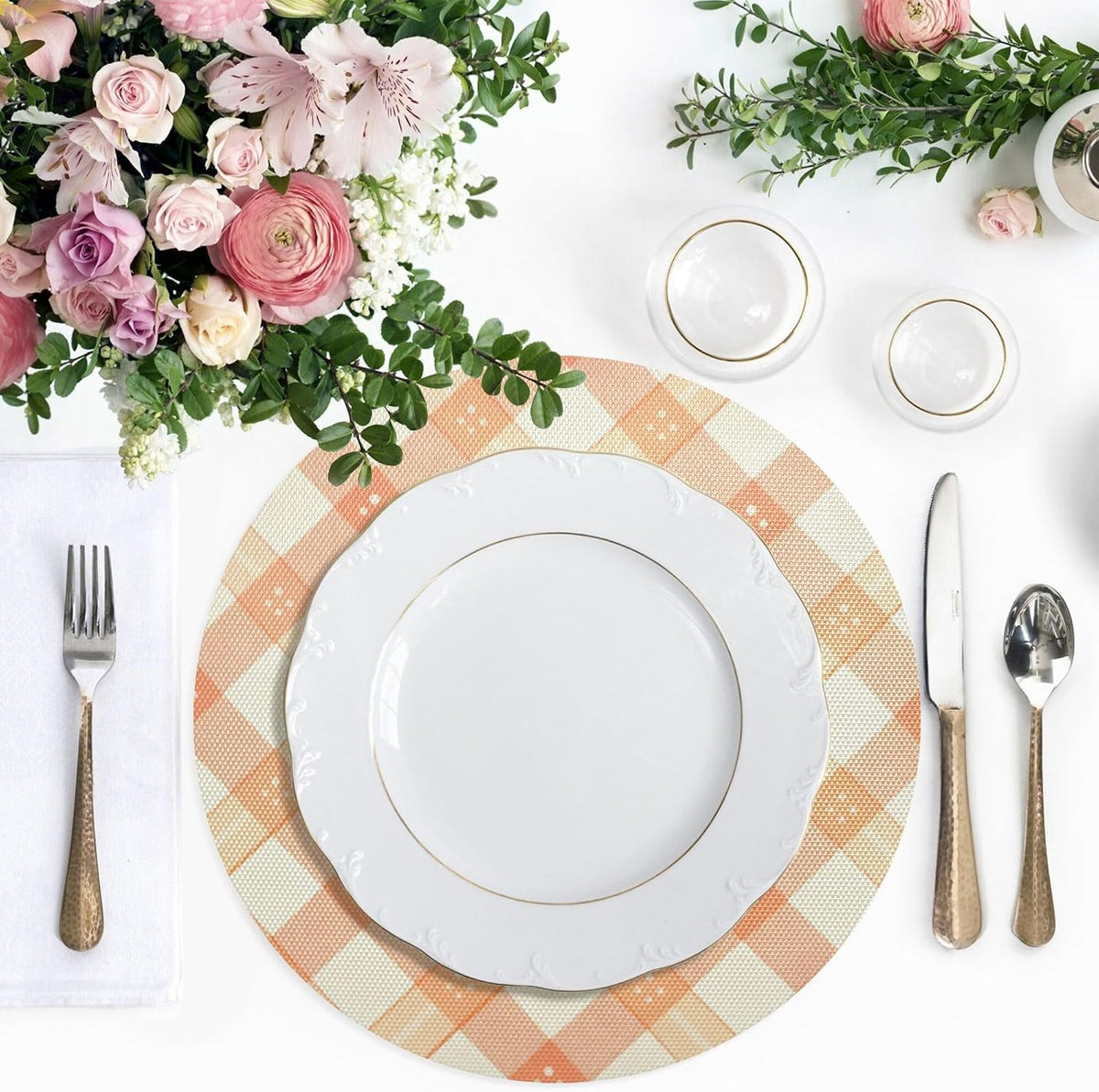 Peach Plaid with Flowers Pattern PVC Non-Slip Heat Resistant Place mats Washable Round Dining Table mats Set, 1 Pack