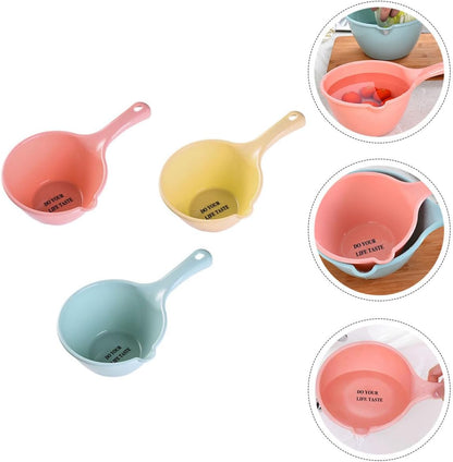 3pcs 3pcs Large PP Water Scoop for Home and Kitchen Practical Long Handle Ladles in Khaki, Light Pink, and Light Blue with Smooth Surface Easy to Clean for Bathing, Washing