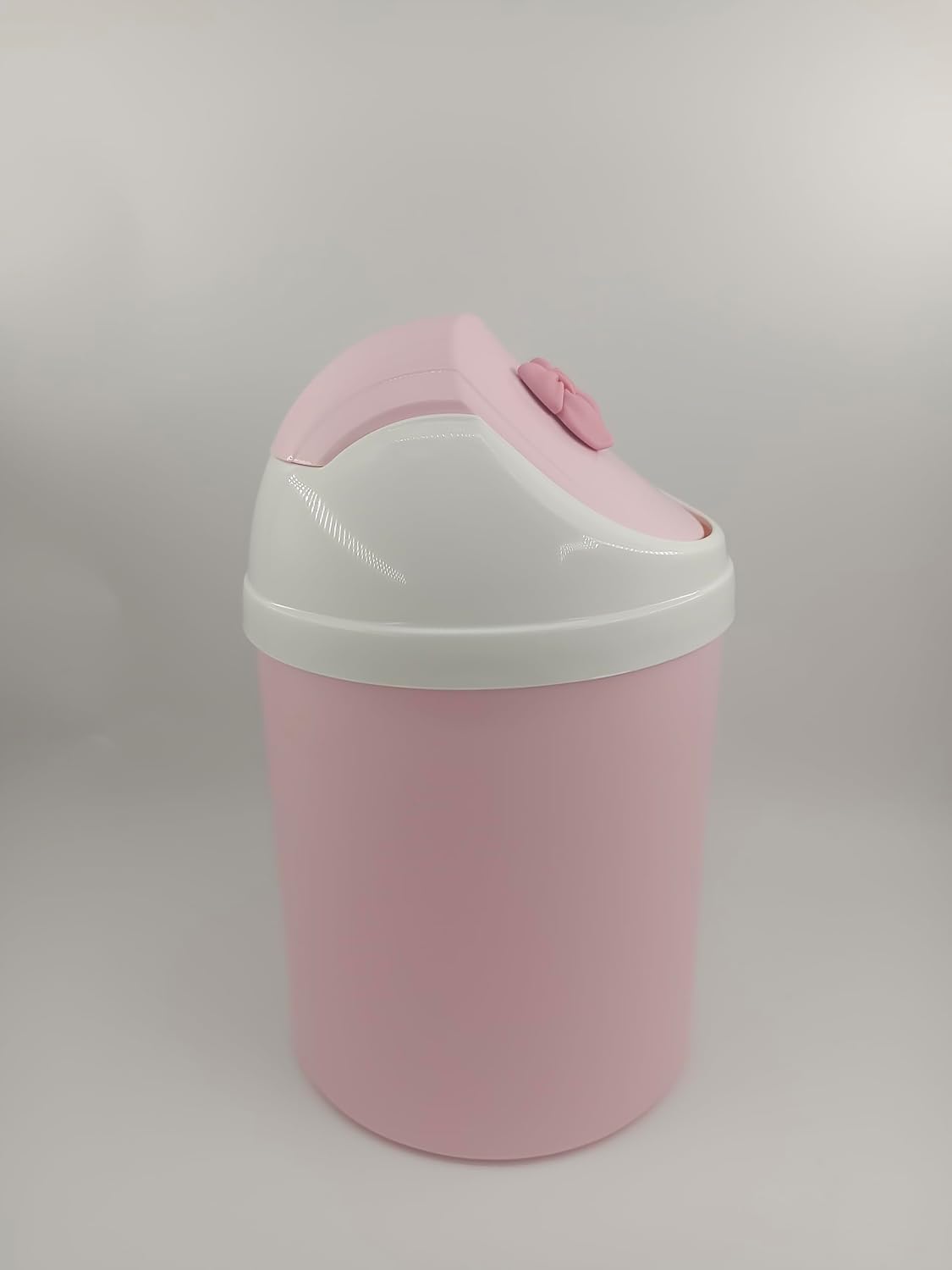 Mini Pink Desktop Trash Can with Swing Lid, Resin Bow Accent – 3.5L(0.92 Gal) Compact Odor Control Small Waste Bin, Durable Plastic Tabletop Garbage Pail