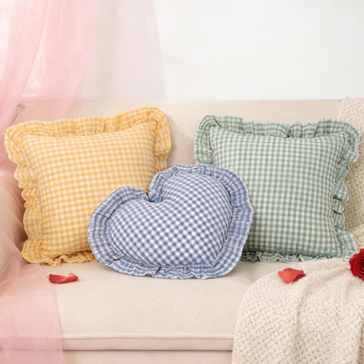 Ruffled Checkered Love Throw Pillow, Decorative Grid Cushions, Heart-Shaped Pillow for Wedding Home Decoration, Insert Included (Pink)