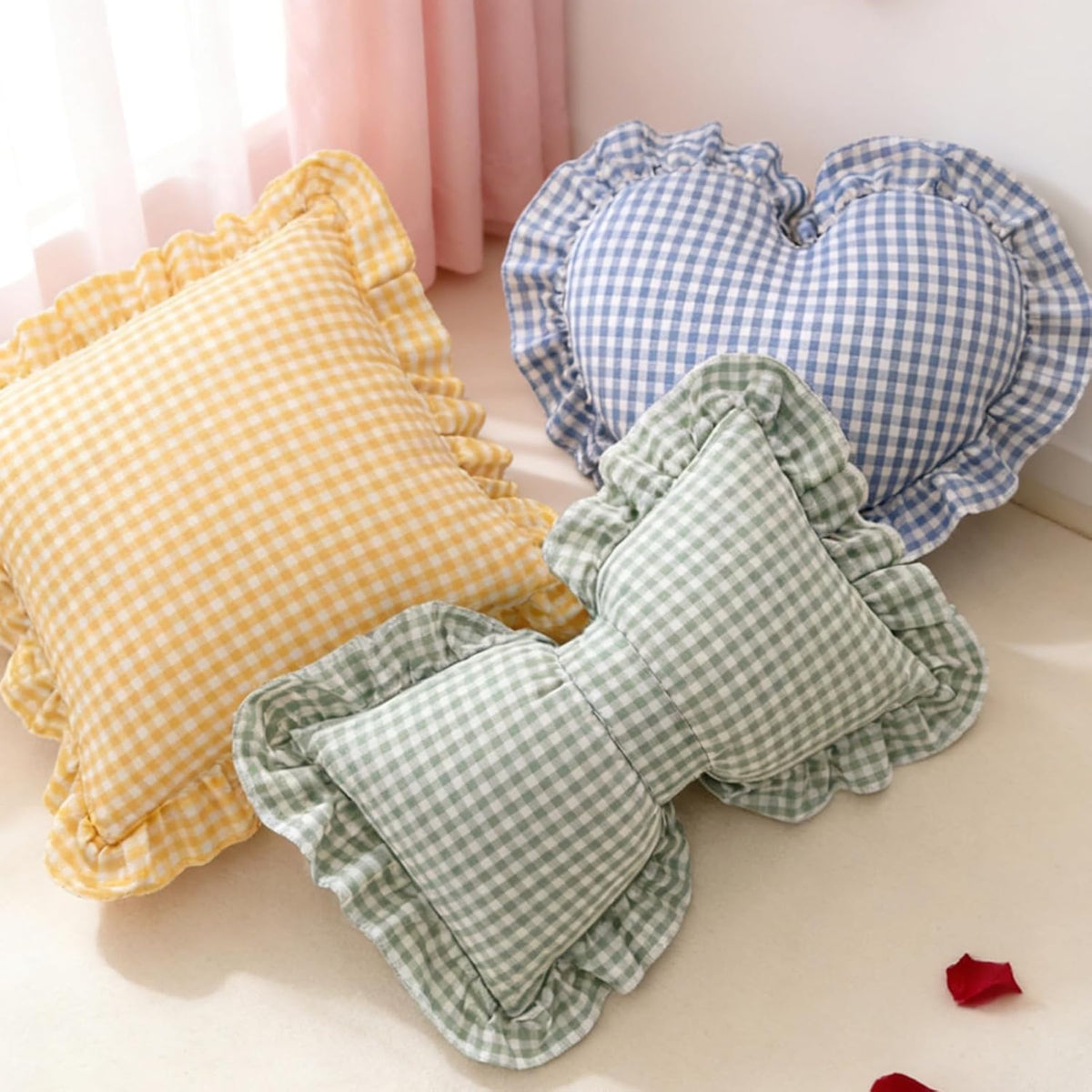 Ruffled Checkered Love Throw Pillow, Decorative Grid Cushions, Heart-Shaped Pillow for Wedding Home Decoration, Insert Included (Pink)