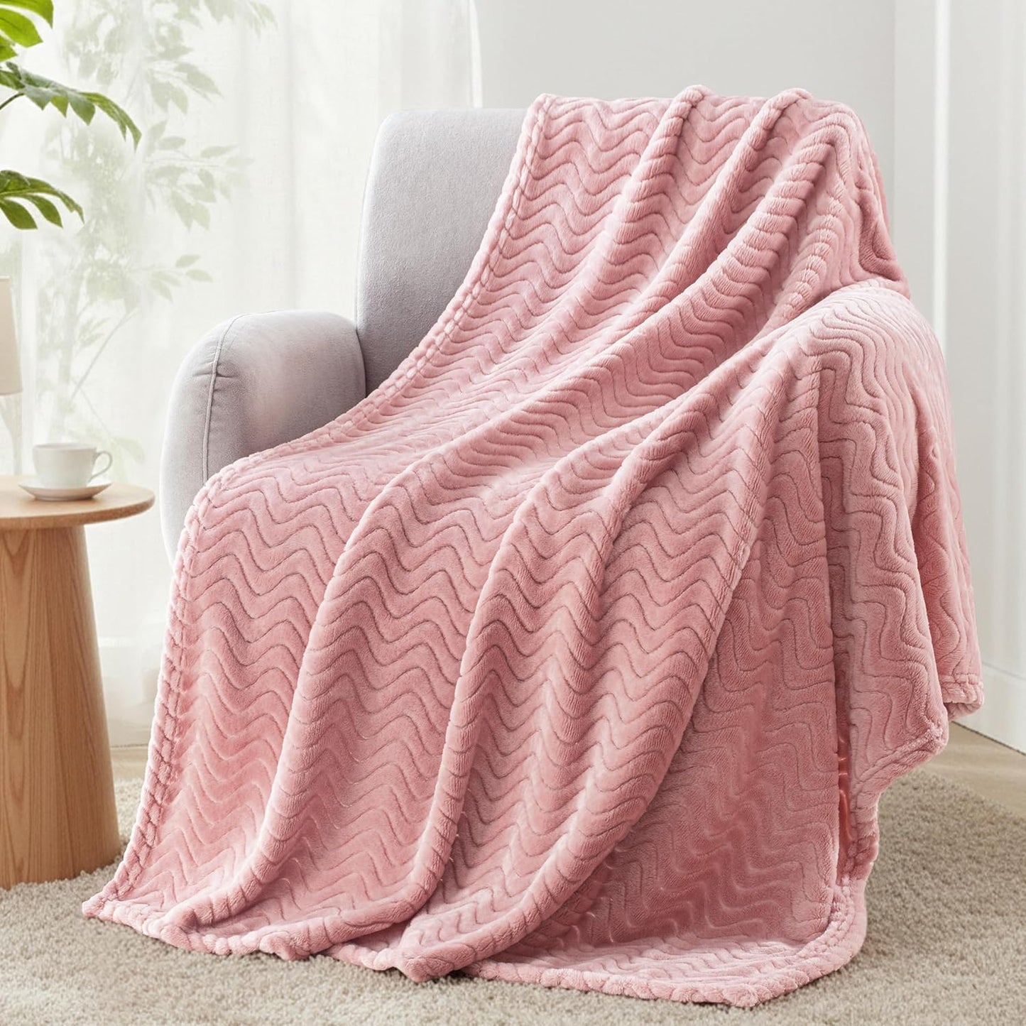 Exclusivo Mezcla Fleece Throw Blanket for Couch, Lightweight Jacquard Bed Blanket for Spring Summer, Soft Cozy Breathable Throws, Pink, 50x70 Inches