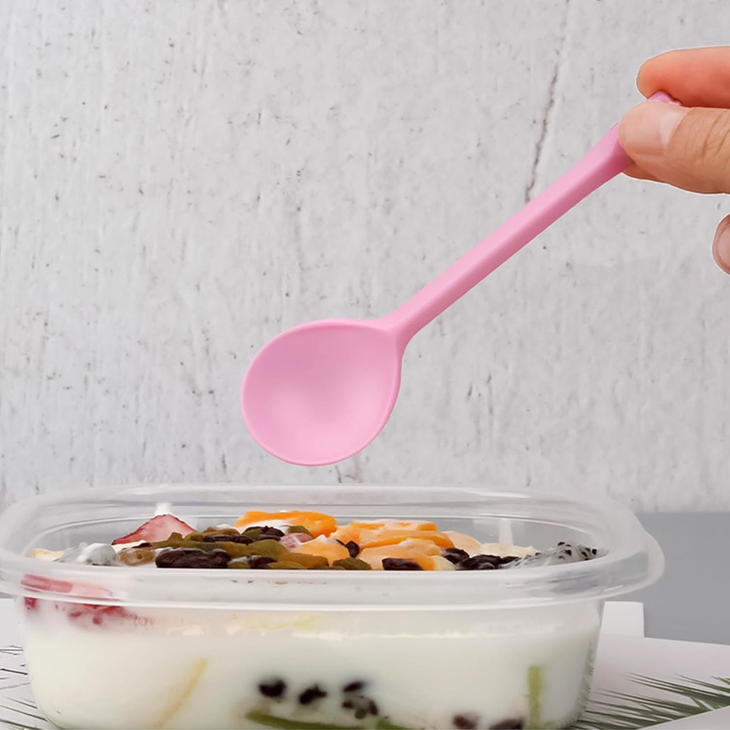 100 Count Independent Packaging Soup Spoons, Heavy Disposable Plastic Spoons for Cake Dessert Ice Cream (Pink)