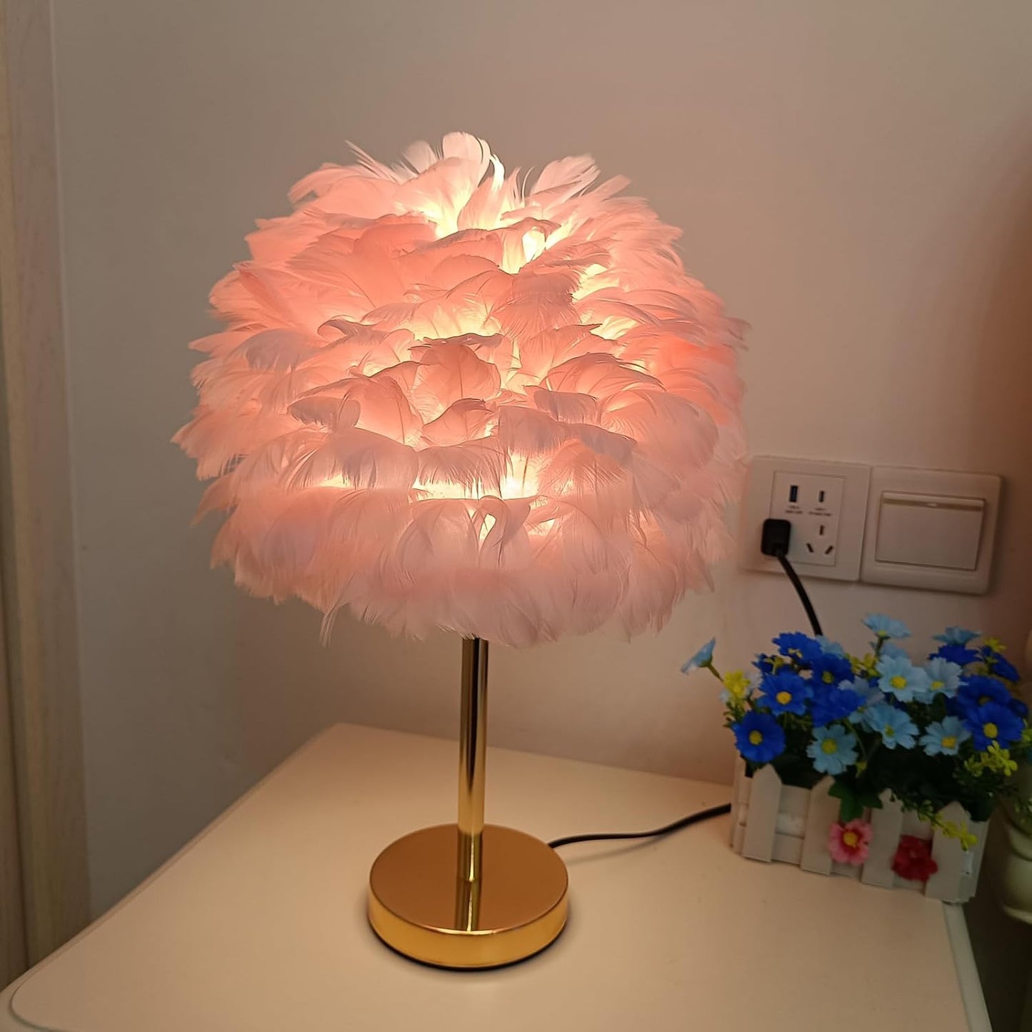 ZYLEIESENBAO Pink Feather Lamp Cute Romantic Goose Feather Table Lamp Furry Nightstand Light with Gold Base Bedside Lamp for Girl Princess Bedroom Living Room Wedding Decoration Gift