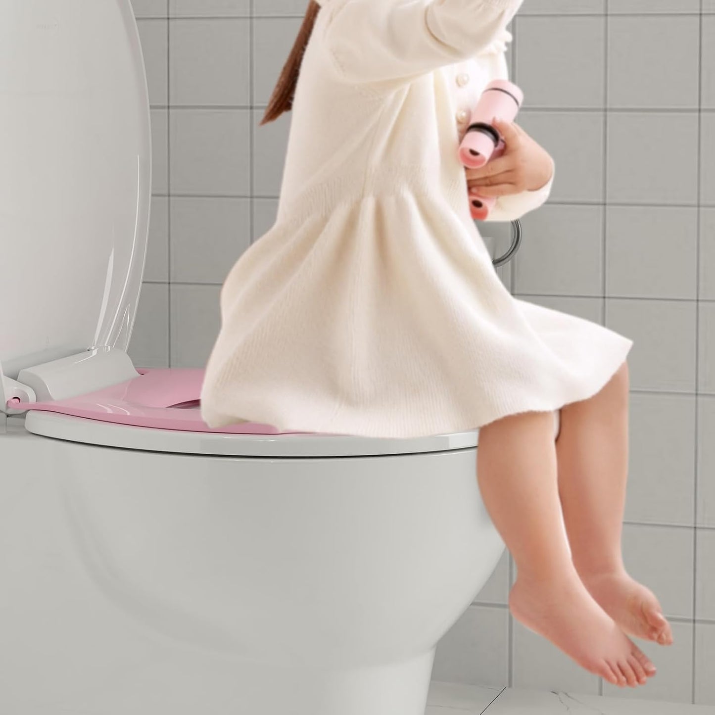 17” Round Toilet Seat with Built-in Toddler Seat for Easy Potty Training, Baby Toilet lid 2 in 1, Easy Install and Clean, PP Material Safe and No Loosen, Perfect for Both Adults and Children, Pink