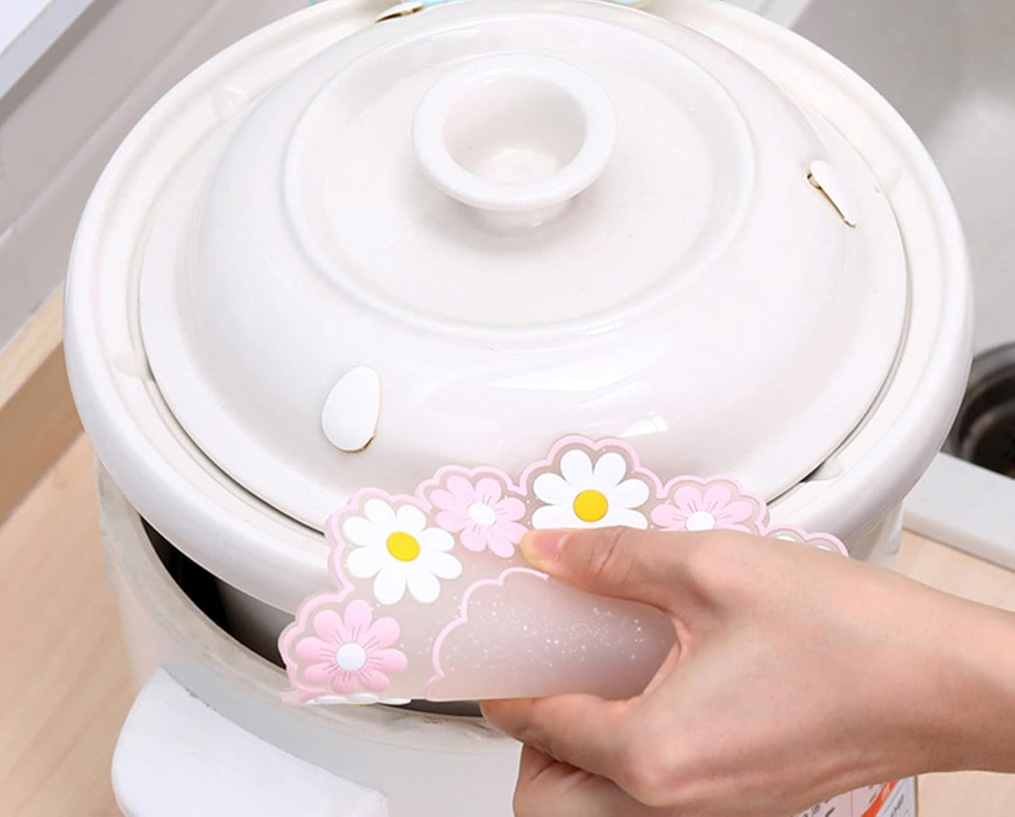 Xeahung 4 Pack Flower Silicone Coasters with Holder - 4 & 6 Inch Sizes, Heat Resistant, Dishwasher Safe, Pink