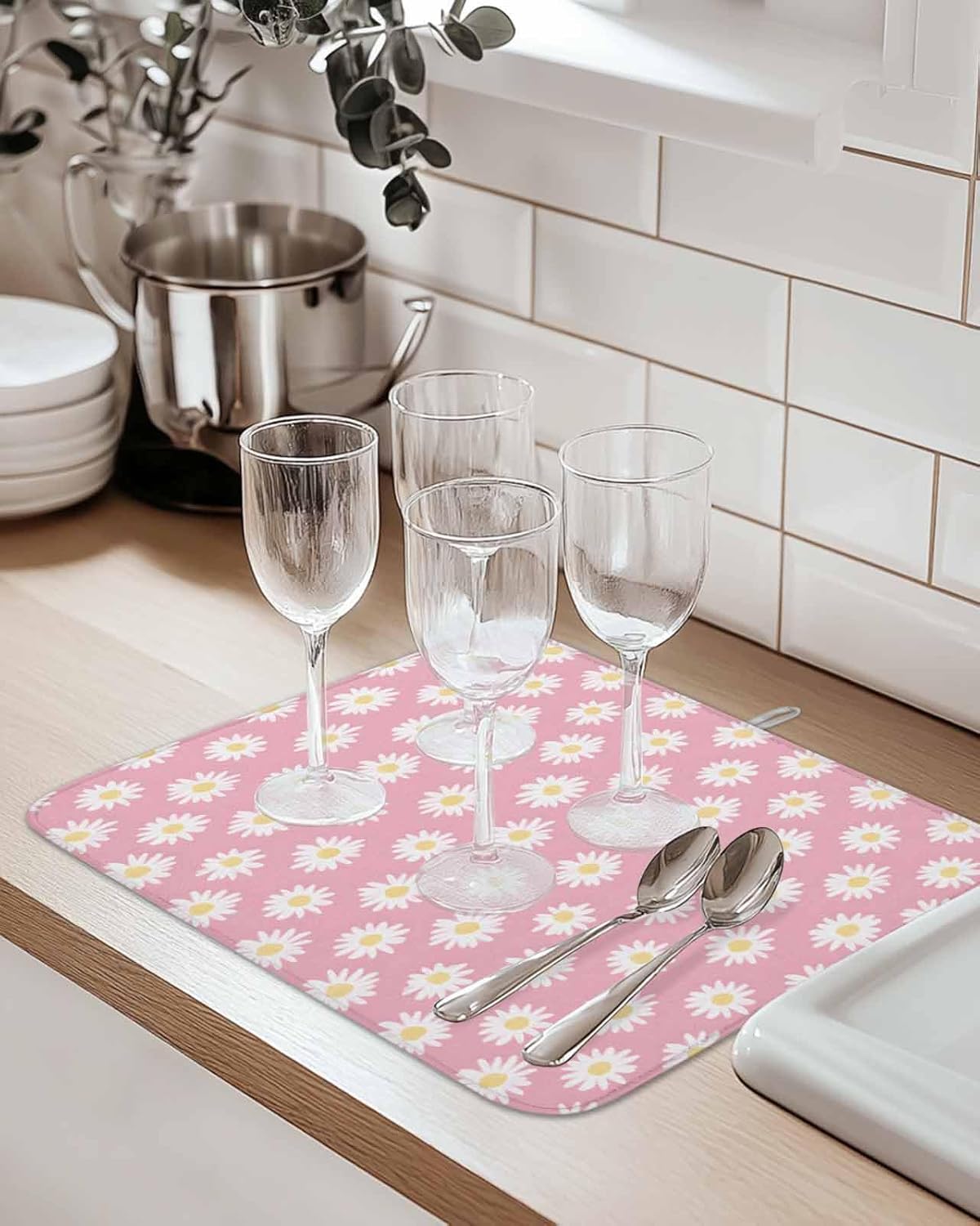 White Daisy Floral Drying Mats for Kitchen Counter, Light Pink Microfiber Absorbent Dish Drainer/Rack Mat,Reversible Hangding Quick Drying kitchen Decor,18x24 Machine Washable