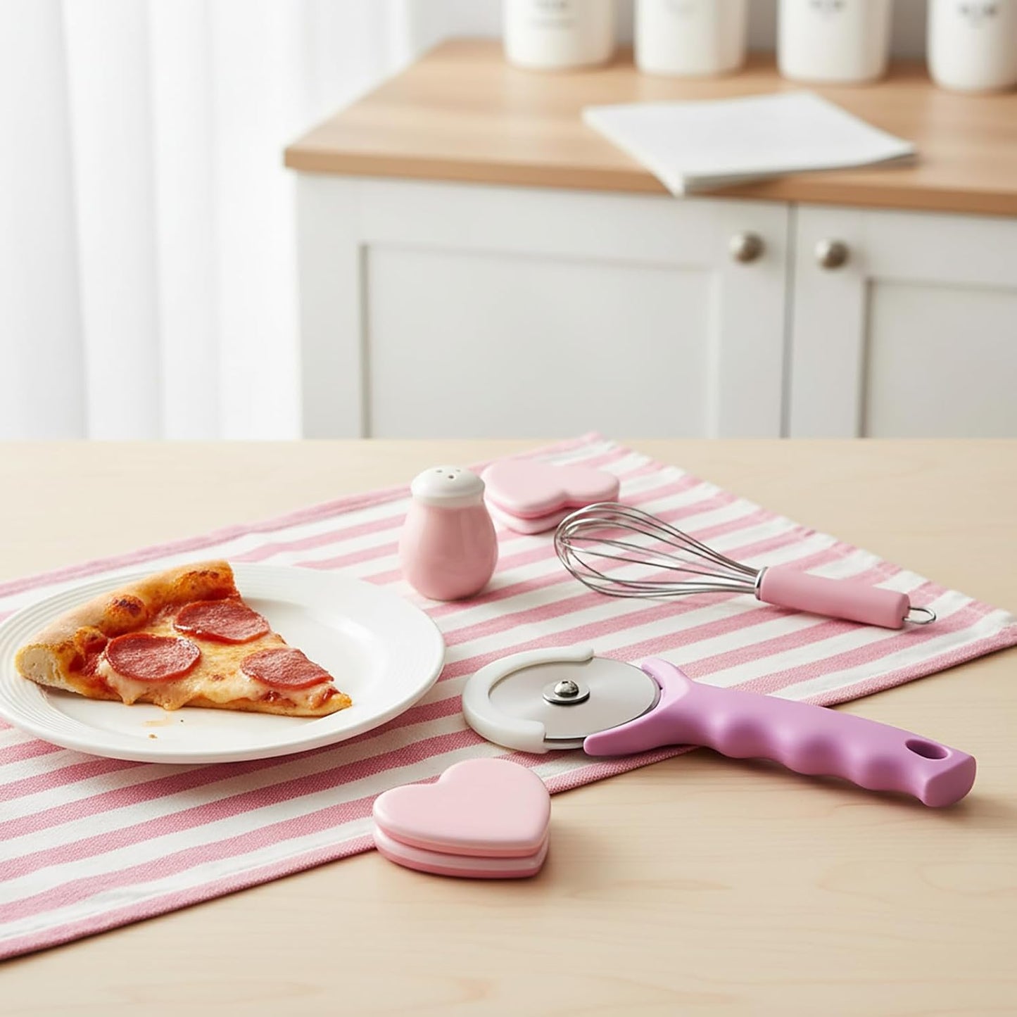 Pink Pizza Cutter Wheel, Pizza Cutter Pink with Cover, Sharp Blade Pizza Slicer Smooth Rotating, Non-Slip Handle