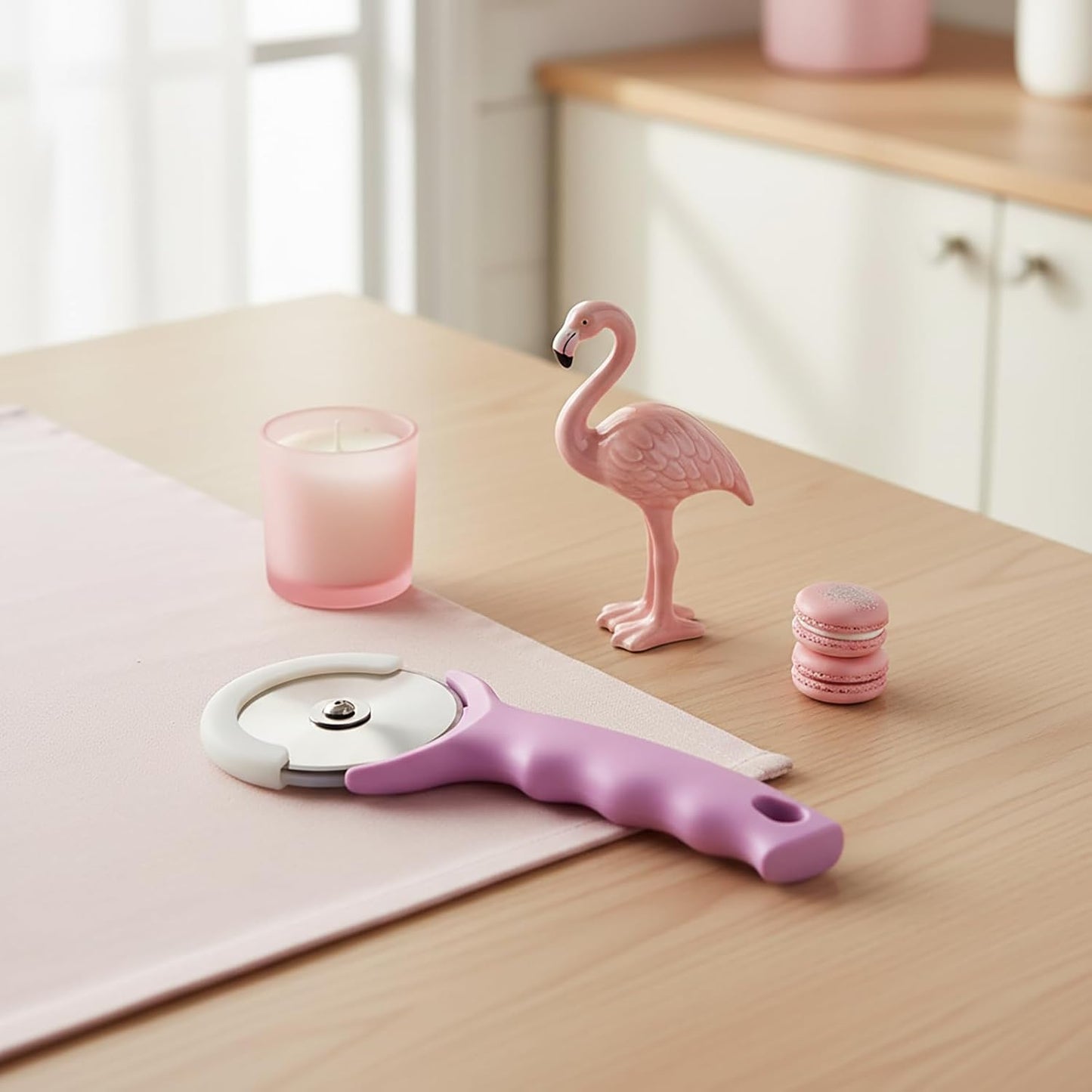 Pink Pizza Cutter Wheel, Pizza Cutter Pink with Cover, Sharp Blade Pizza Slicer Smooth Rotating, Non-Slip Handle