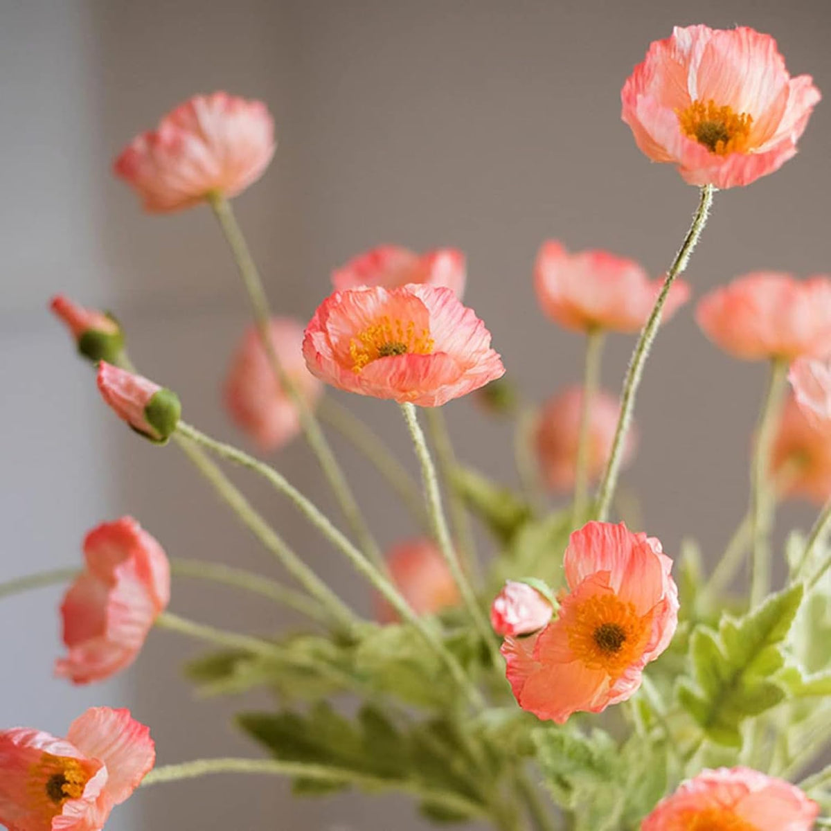 Lifelike Artificial Poppy Flowers, 8 Stems Silk Bouquet with Flocked Stems & Leaves – for Wedding Centerpieces, Home Decor, Table Arrangements