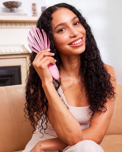 Wet Brush Go Green Curl Detangler Hair Brush - Pale Pink Ultra-Soft IntelliFlex Detangling Bristles Glide Through Tangles with Ease - Great For Curly Hair-No Split Ends & Pain-Free for Wet or Dry Hair