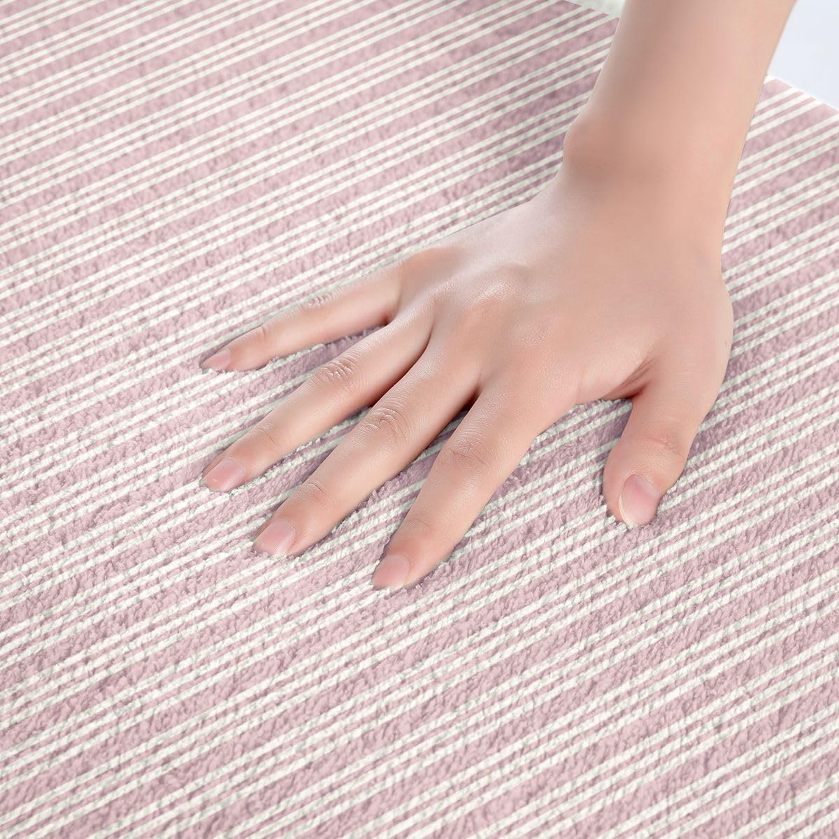 Feelyou Pink White Stripes Bathroom Rugs Microfiber 16"x24" Modern Striped Art Bath Mats Non-Slip Geometric Bathroom Accessories Floor Doormats Soft Door Mat
