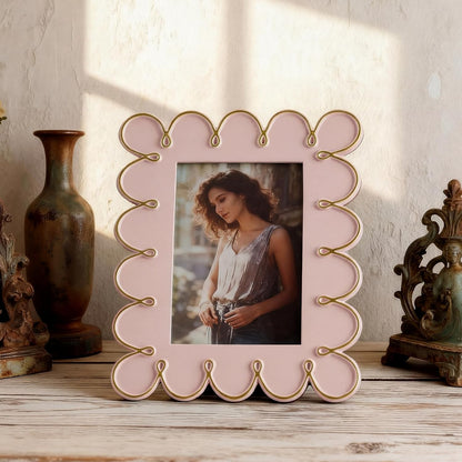 AceOrbit 4x6 Inch Light Pink Petal Wave Picture Frame Cute Wavy Edge Resin Scalloped Photo Frame for Desktop Display Home Decor Family Friends Wedding Graduation Gifts