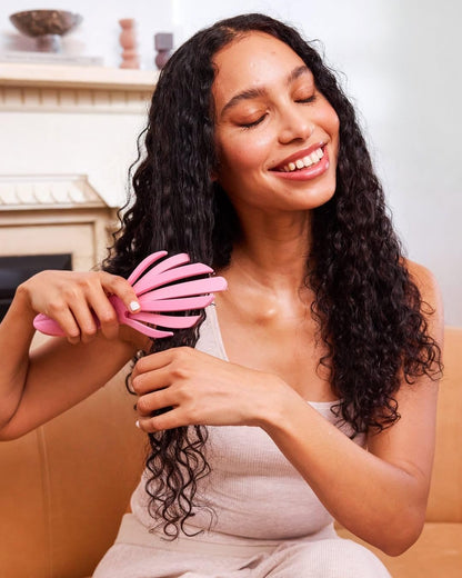 Wet Brush Go Green Curl Detangler Hair Brush - Pale Pink Ultra-Soft IntelliFlex Detangling Bristles Glide Through Tangles with Ease - Great For Curly Hair-No Split Ends & Pain-Free for Wet or Dry Hair