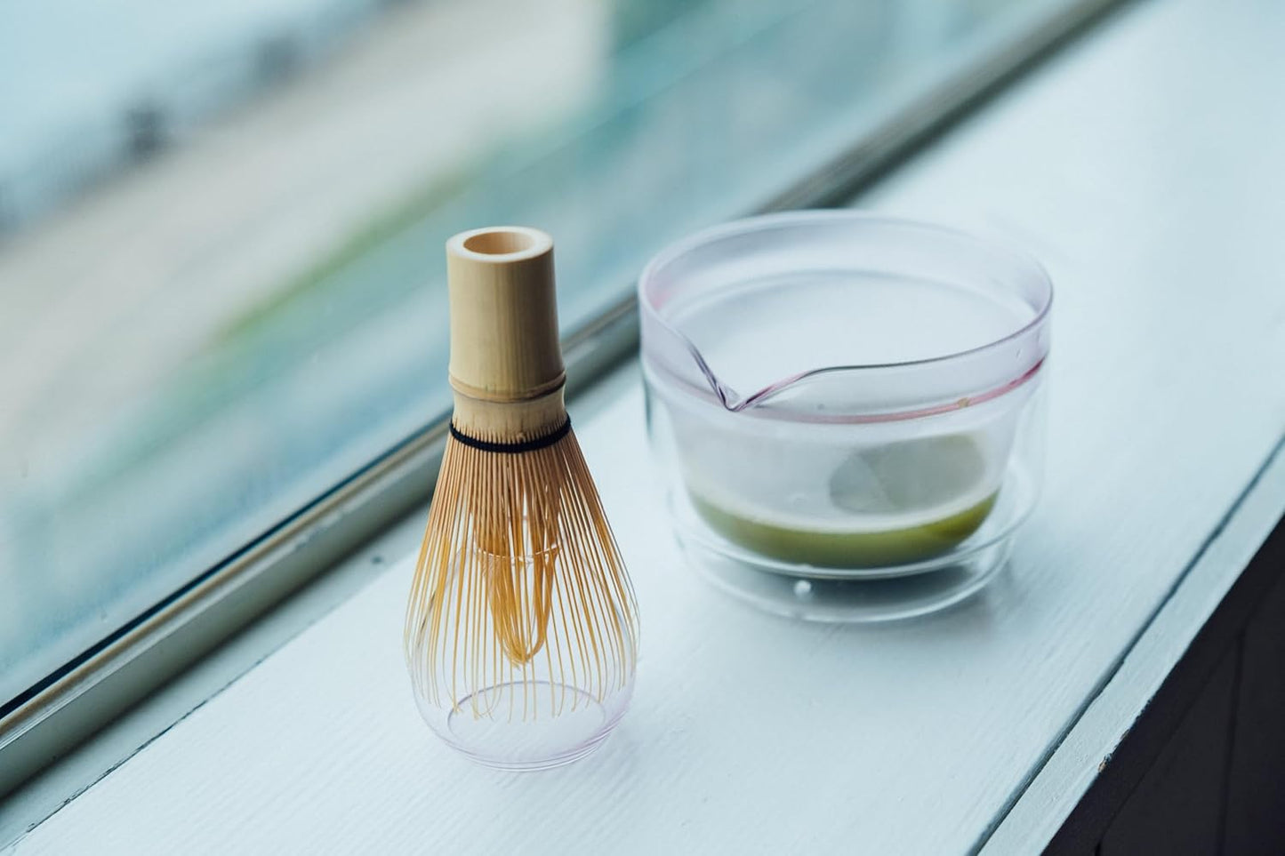HARIO Matcha Tea Set (Pink) – Double-Walled Glass Matcha Bowl with Chasen Whisk, Whisk Stand, Chashaku Scoop & Tea Sifter, Complete Japanese Matcha Kit, Gift