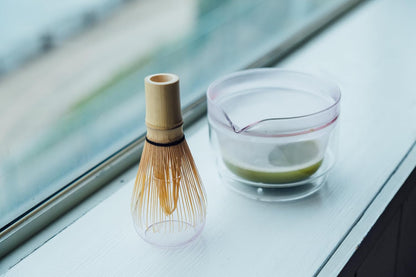 HARIO Matcha Tea Set (Pink) – Double-Walled Glass Matcha Bowl with Chasen Whisk, Whisk Stand, Chashaku Scoop & Tea Sifter, Complete Japanese Matcha Kit, Gift