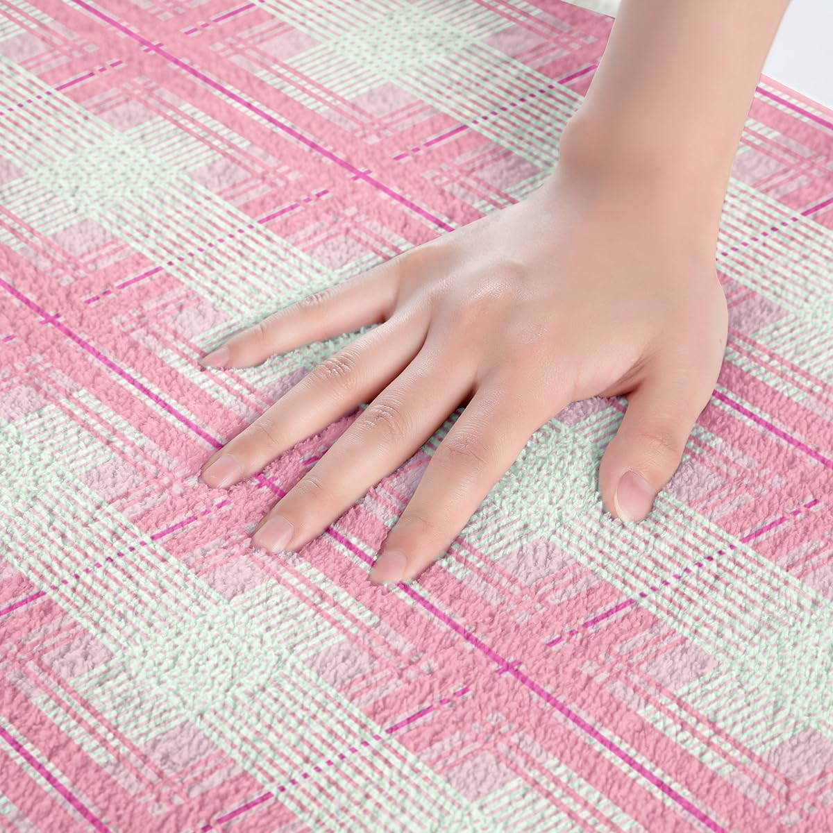 Manfei Pink Plaid Bath Mats Geometric Grid Checkered Bathroom Mats Rugs,Abstract Lattice Square Bath Carpets,Kids Boys Girls Room Decor,Non Slip Absorbent Plush Floor Rugs, 16Wx24L Inches