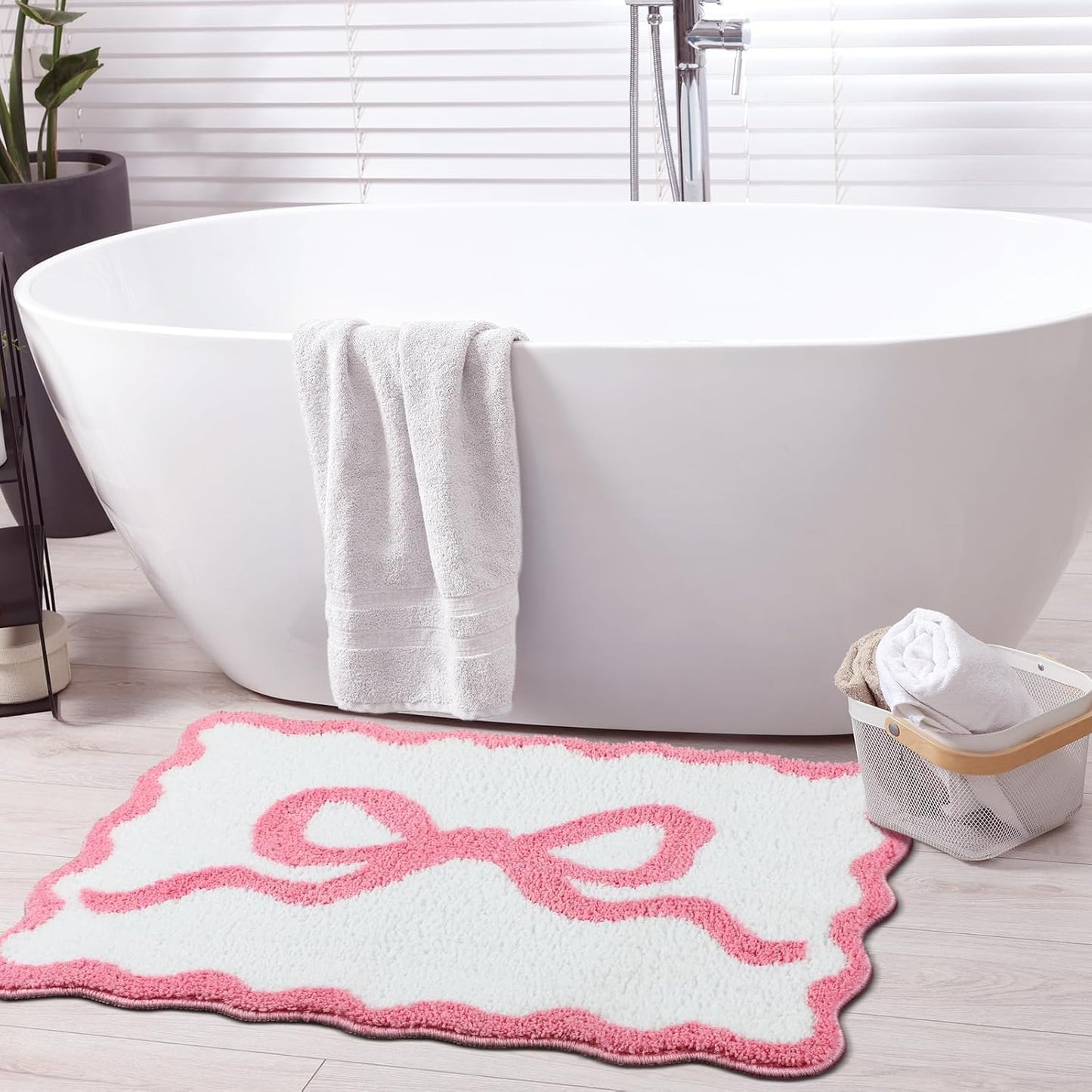 Tinideya Pink Bow Bathroom Rug 36" x 24" Scalloped Bow Bath Mat Non Slip Cute Coquette Aesthetic Carpet Preppy Room Decor Microfiber Absorbent Mat for Bathtub Shower Bedroom Gift