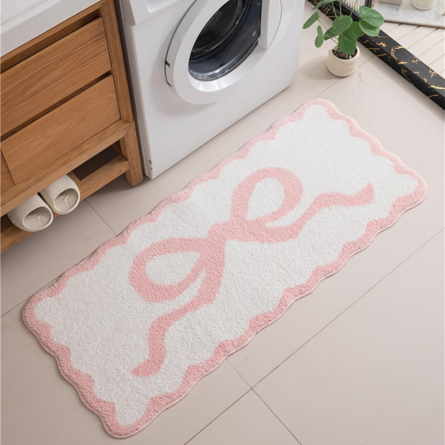 Pink Scalloped Bathroom Mat 26x18, Soft Absorbent Bath Mats, Machine Washable Microfiber Floor Mats for Bathroom Tubs, Sinks and Showers