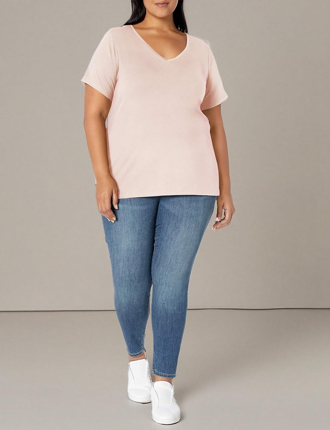 Amazon Essentials Women's Plus Size Short-Sleeve V-Neck T-Shirt