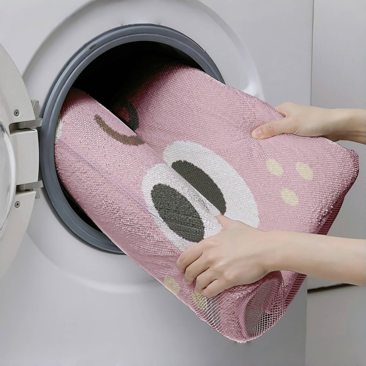 Ankah Funny Face Bath Mat, Bathroom Plush Shower Rugs, Non-Slip Rubber, Light-Weight, Dries Fast, Stain-Resistant and Easy-Care, Versatile Bath Mat Perfect for Bathtub, Shower, 15.8" x 23.6", Pink