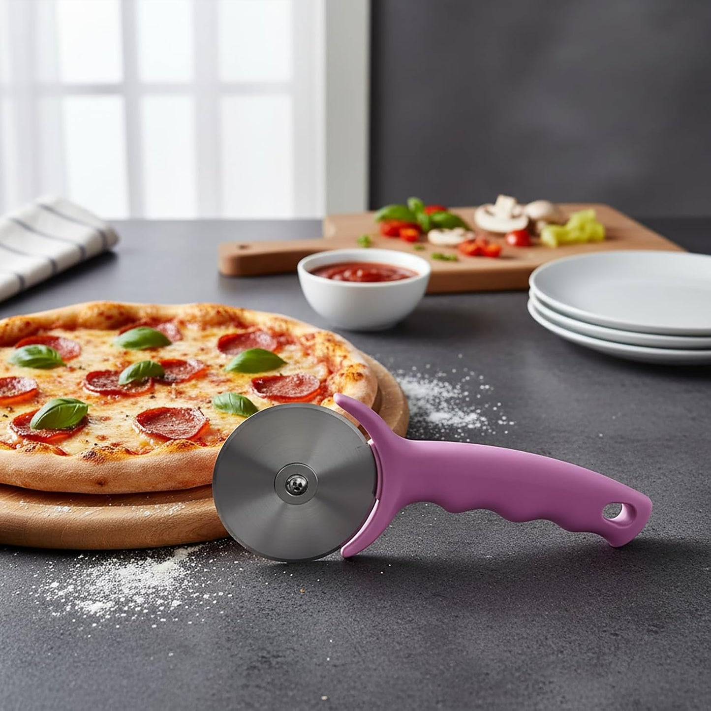 Pink Pizza Cutter Wheel, Pizza Cutter Pink with Cover, Sharp Blade Pizza Slicer Smooth Rotating, Non-Slip Handle