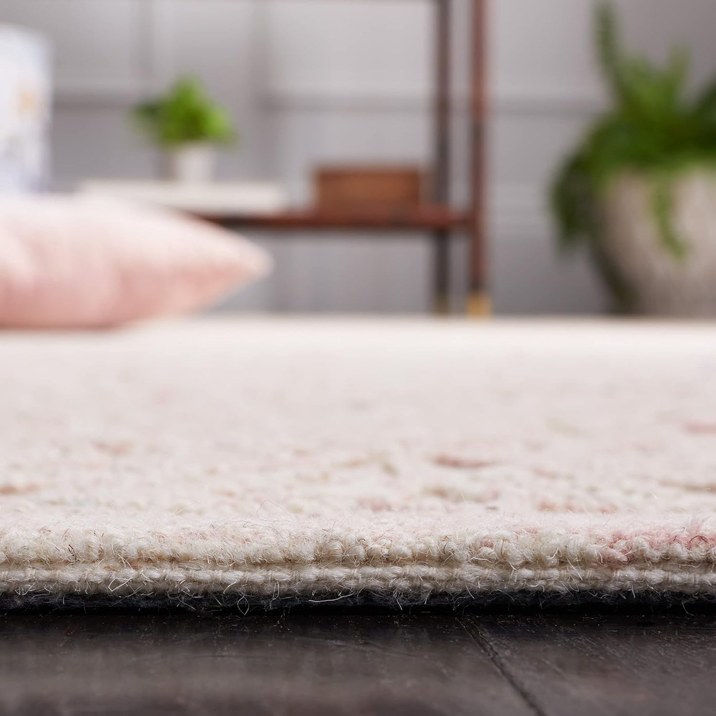 Martha Stewart x SAFAVIEH Accent Rug - 4' Round, Ivory & Pink, Handmade Wool, Ideal for Living Room, Foyer, Bedroom (MSR3511U-4R)