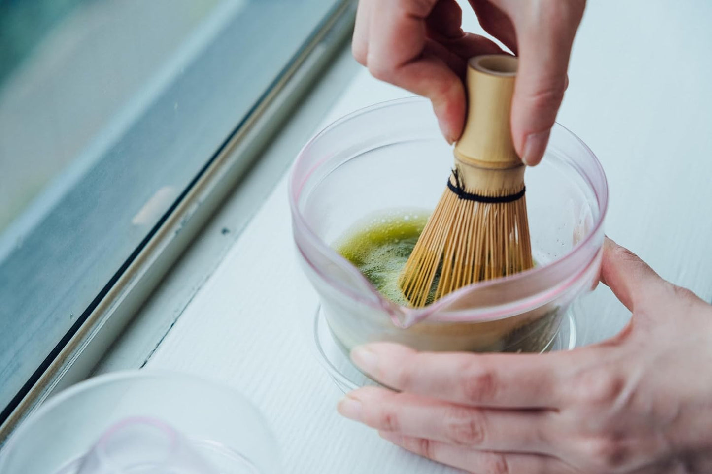HARIO Matcha Tea Set (Pink) – Double-Walled Glass Matcha Bowl with Chasen Whisk, Whisk Stand, Chashaku Scoop & Tea Sifter, Complete Japanese Matcha Kit, Gift